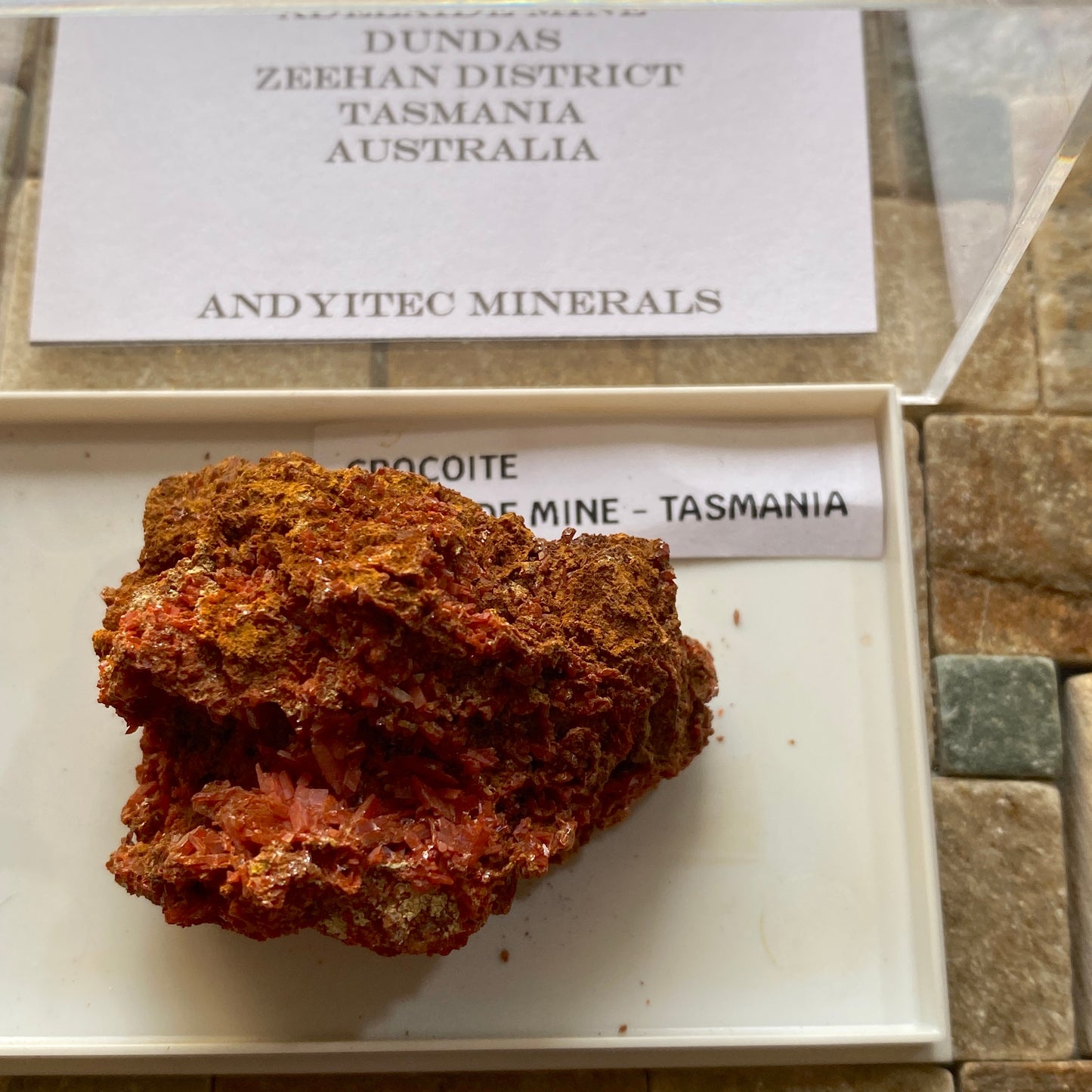 CROCOITE : ADELAIDE MINE, DUNDAD, ZEEHAN, TASMANIA, AUSTRALIA. 37g MF5073