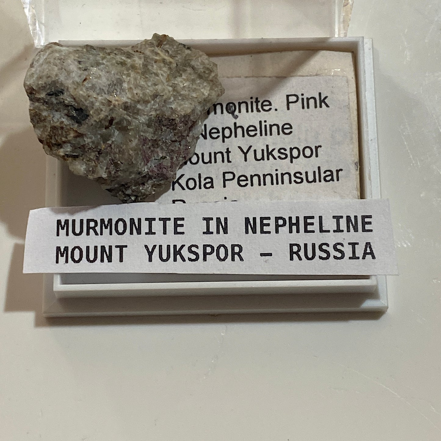 MURMONITE IN NEPHELINE : MOUNT YUKSPOR, KOLA PENINSULA, RUSSIA , 5g MF5077