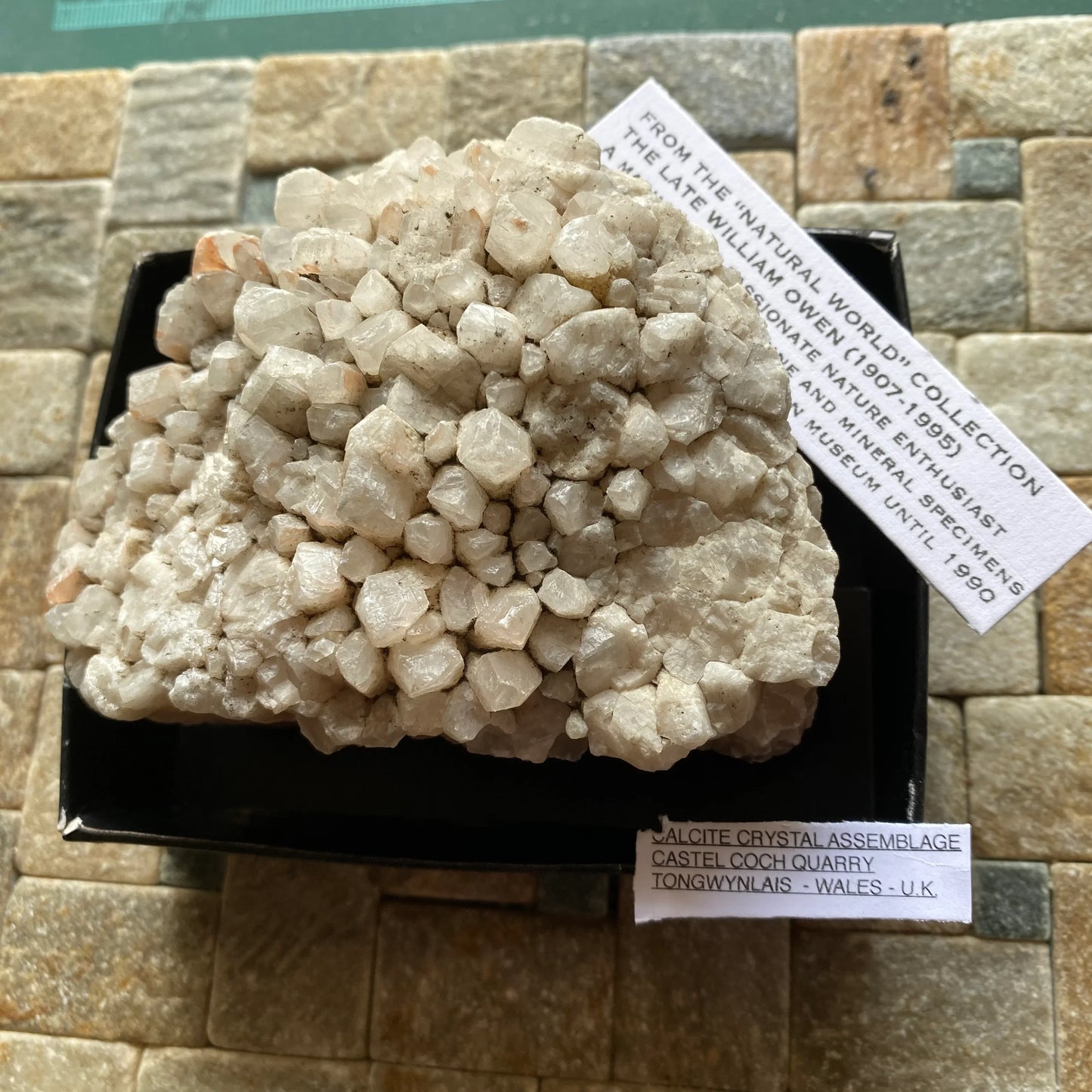MUESTRAS DE MINERAL CONJUNTO DE CALCITA DE TONGWYNLAIS, GALES, REINO UNIDO 475 g MF6578