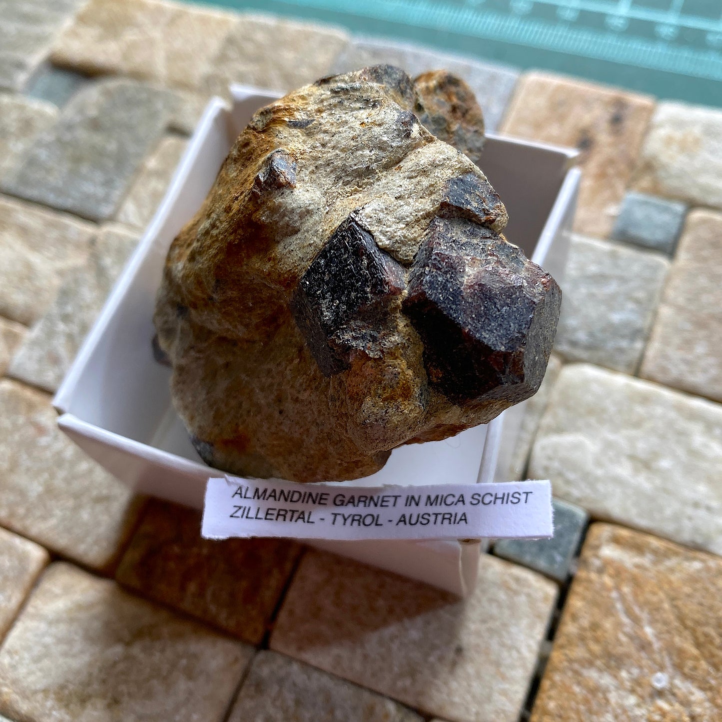 GRANATE ALMANDINO EN MICA ESQUISTO DEL TIROL, AUSTRIA 117g MF6547