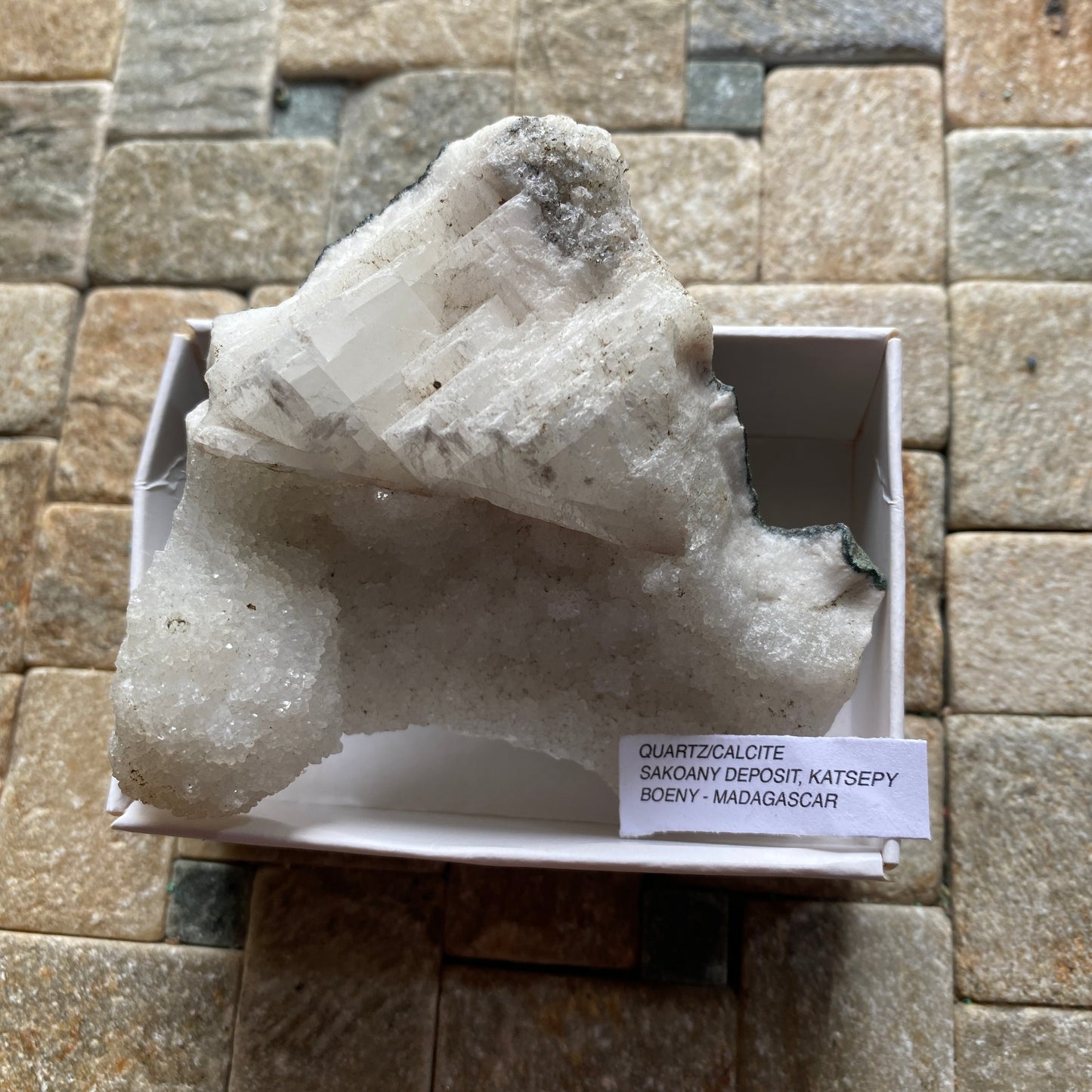 QUARTZ WITH CALCITE RARE SPECIMEN FROM MADAGASCAR 117g. MF6670A