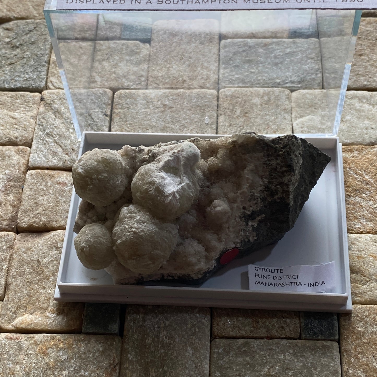 GYROLITE -LONAVALA QUARRY, PUNE DISTRICT, MAHARASHTRA, INDIA. 98g. MF6691