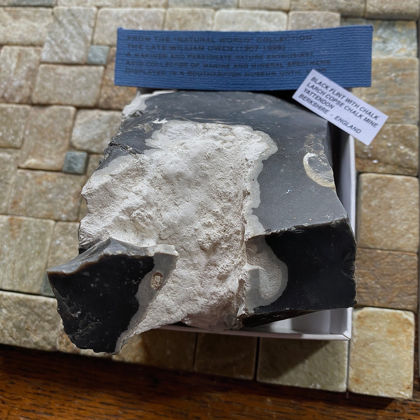 BLACK FLINT WITH CHALK : LARCH COPSE CHALK MINE, YATTENDON, BERKSHIRE, ENGLAND 652gm MF4516