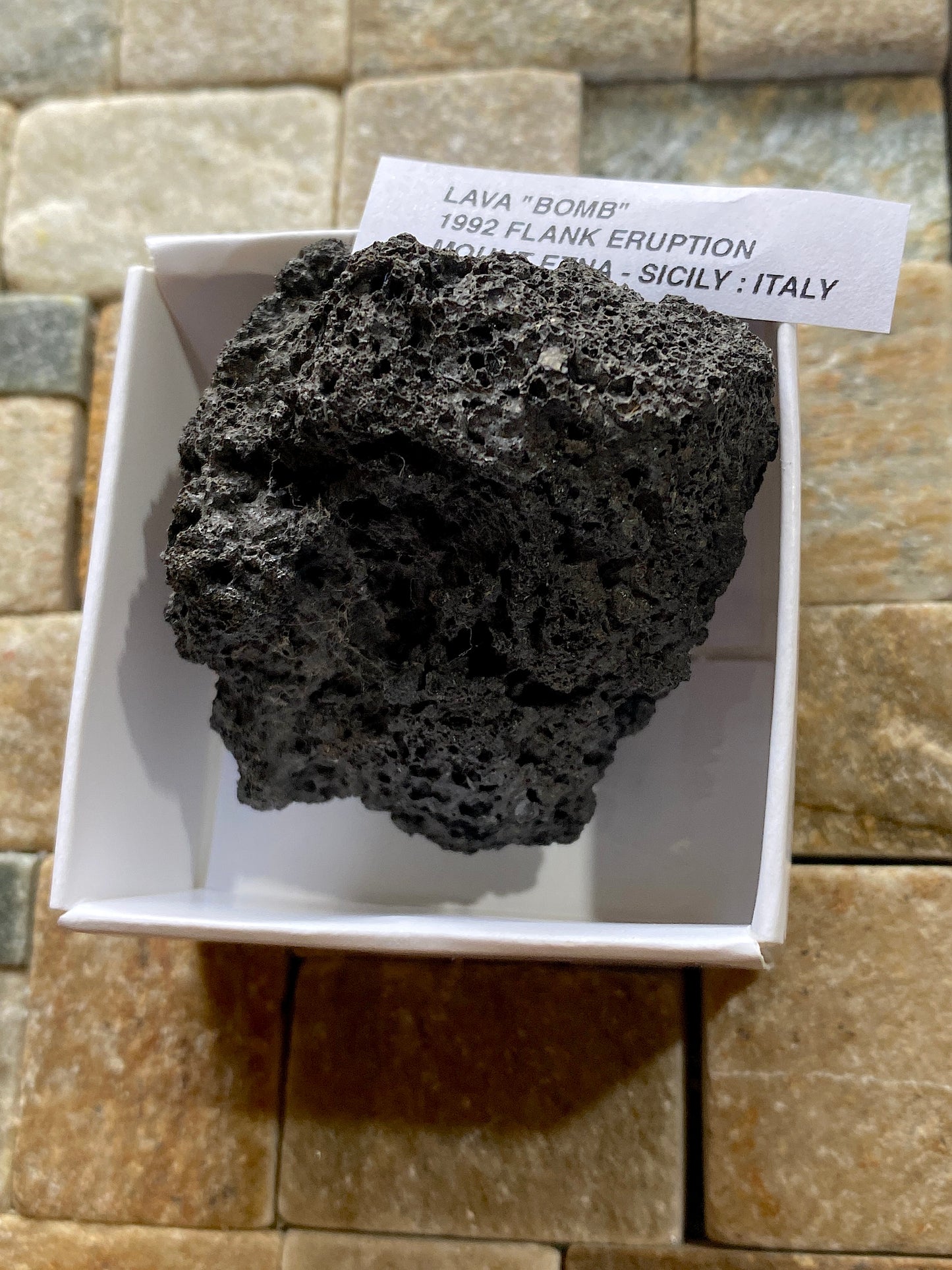 LAVA "BOMB" : 1992 MT ETNA FLANK ERUPTION, SICILY, ITALY 27g MF5149