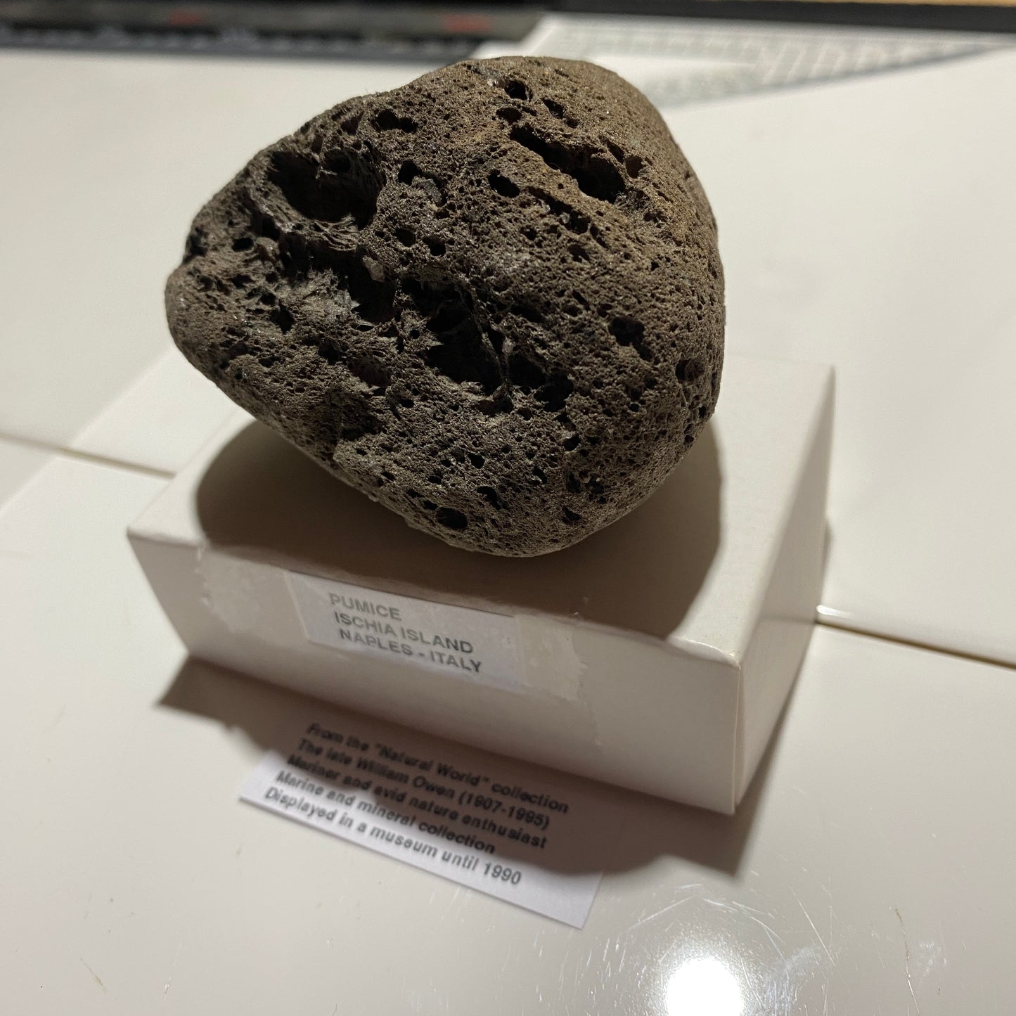 PUMICE VOLCANIC EJECTA : ISCHIA ISLAND, NAPLES, ITALY. 34g MF4530