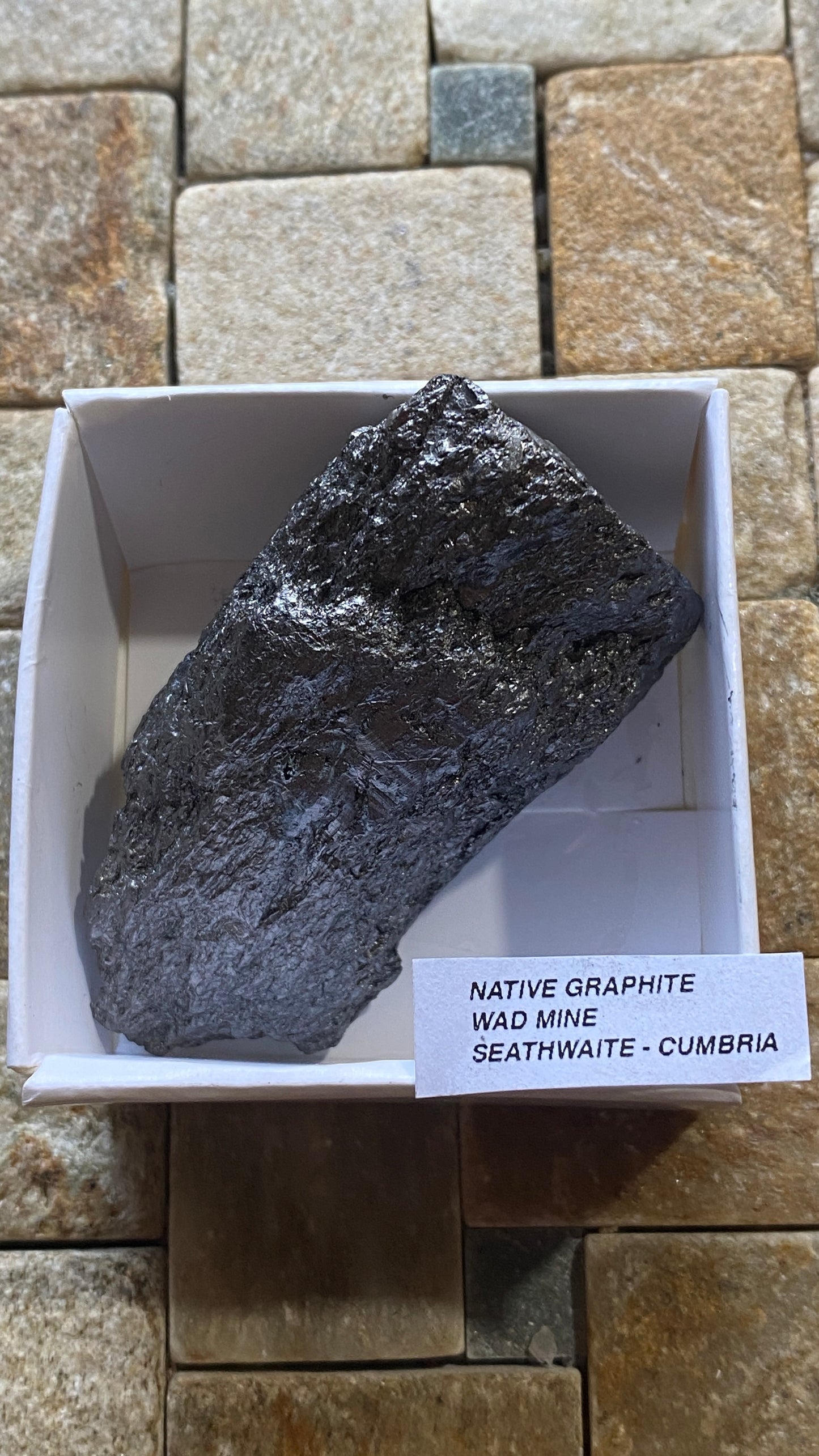NATIVE GRAPHITE : WAD MINE, SEATHWAITE, BORROWDALE, CUMBRIA 28g MF5187