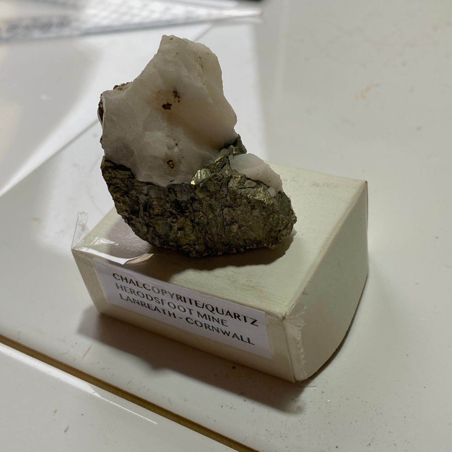 CHALCOPYRITE ON QUARTZ : HERODSFOOT MINE, CORNWALL, ENGLAND 45g MF4547