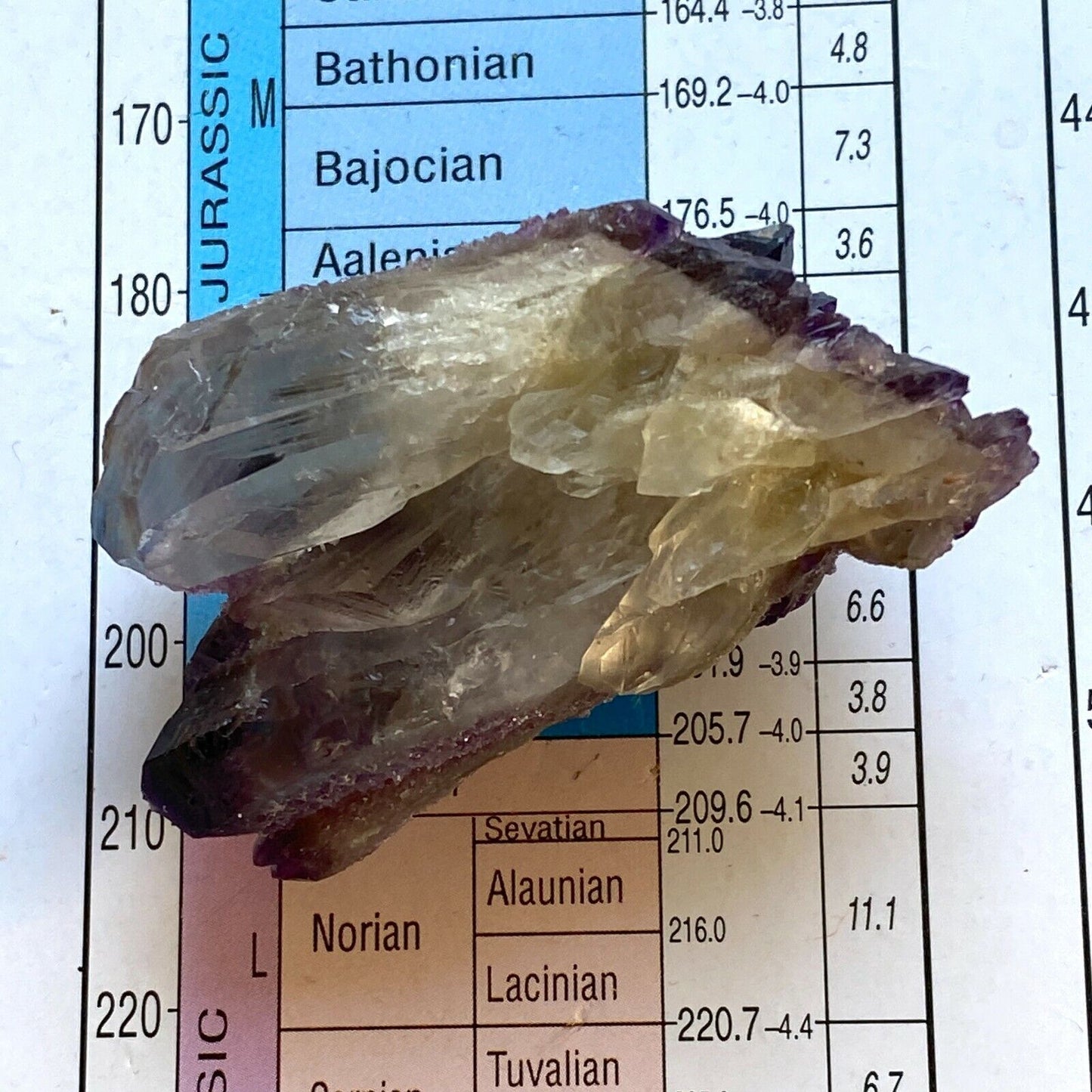 QUARTZ CRYSTAL ASSEMBLAGE UNUSUAL SPECIMEN FROM BOLIVIA 41g MF7048