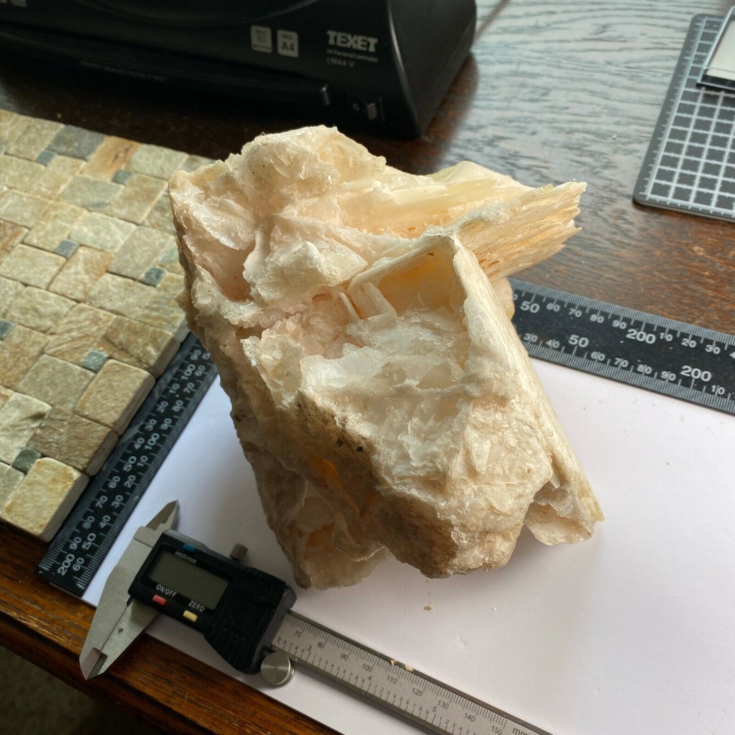 GYPSUM/SELENITE ATTRACTIVE LARGE SPECIMEN FROM TUNISIA 1570g MF3632