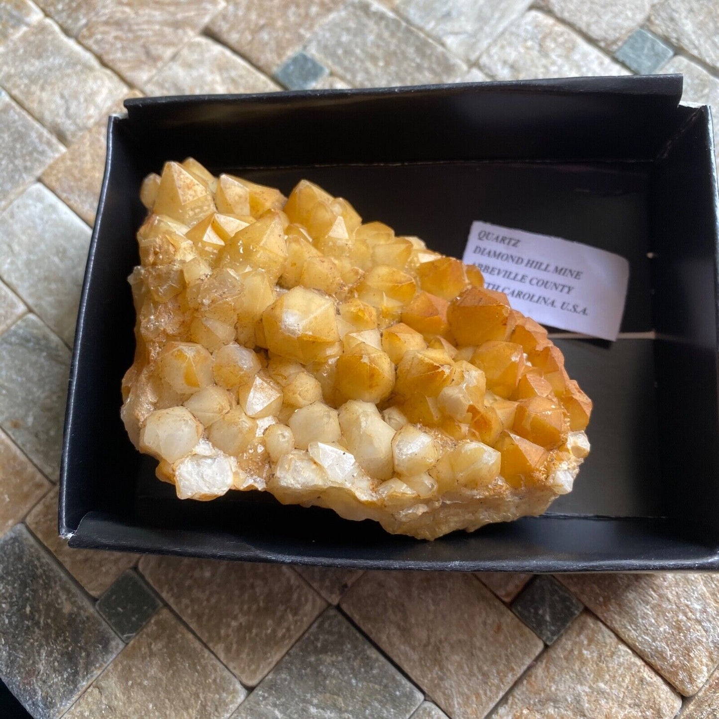 ASSEMBLAGE DE CRISTAL DE QUARTZ DE DIAMOMD HILL MINE USA 186g MF1168