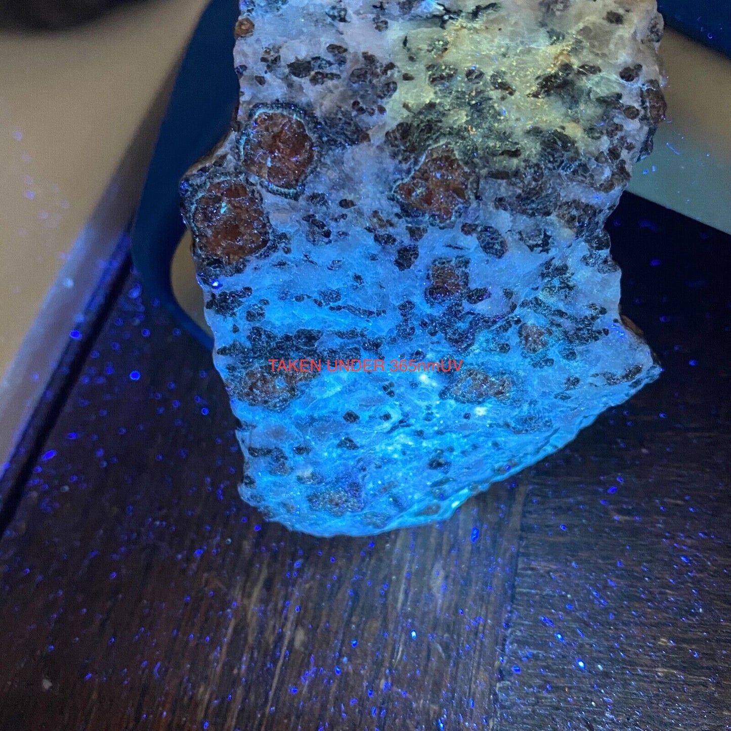 ZINCITE ETC FROM FRANKLIN, NEW JERSEY, U.S.A. 149g MF1194