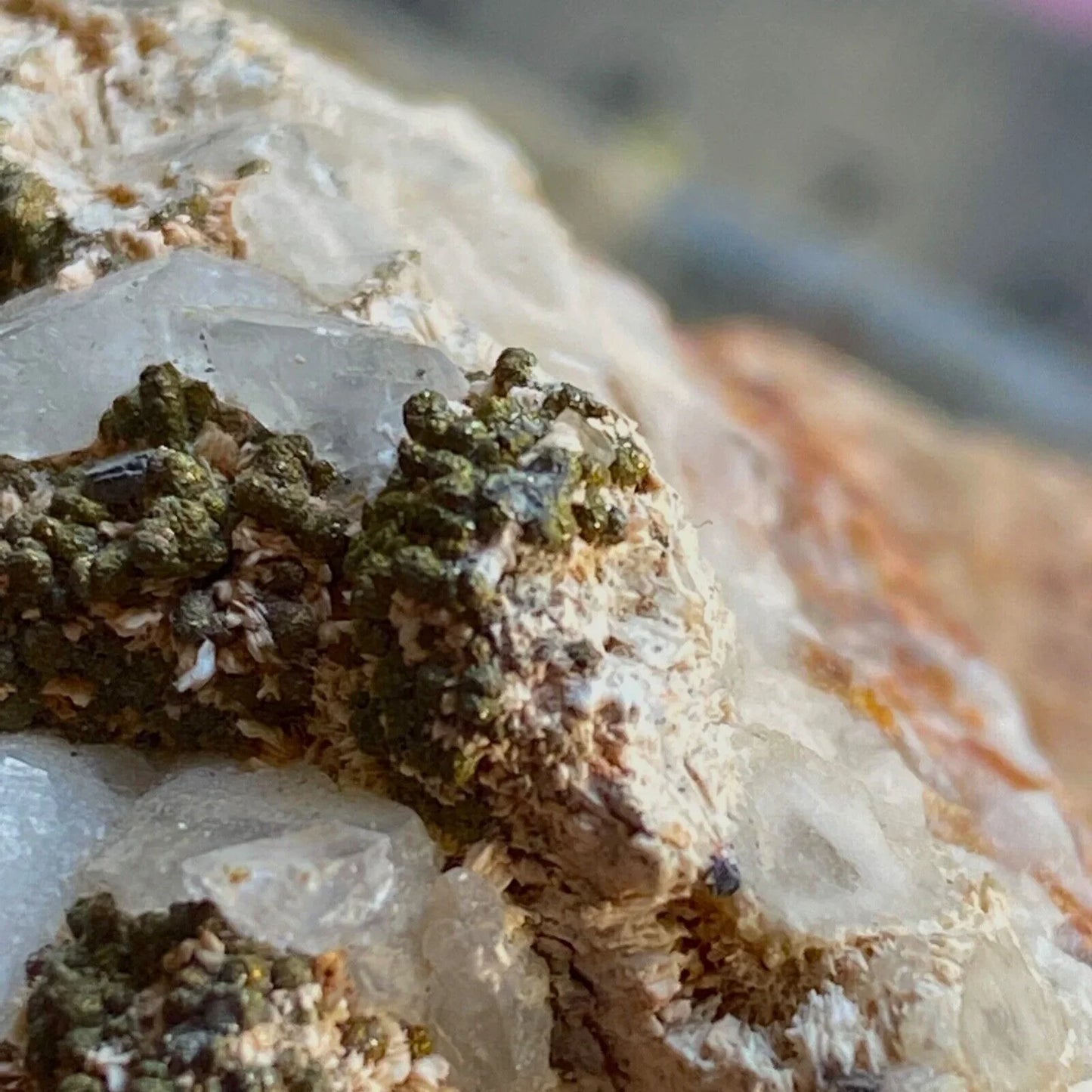 CALCITE AVEC CHALCOPYRITE SPECIMEN INHABITUEL ET SUBSTANTIEL DU SOMERSET 1985g
