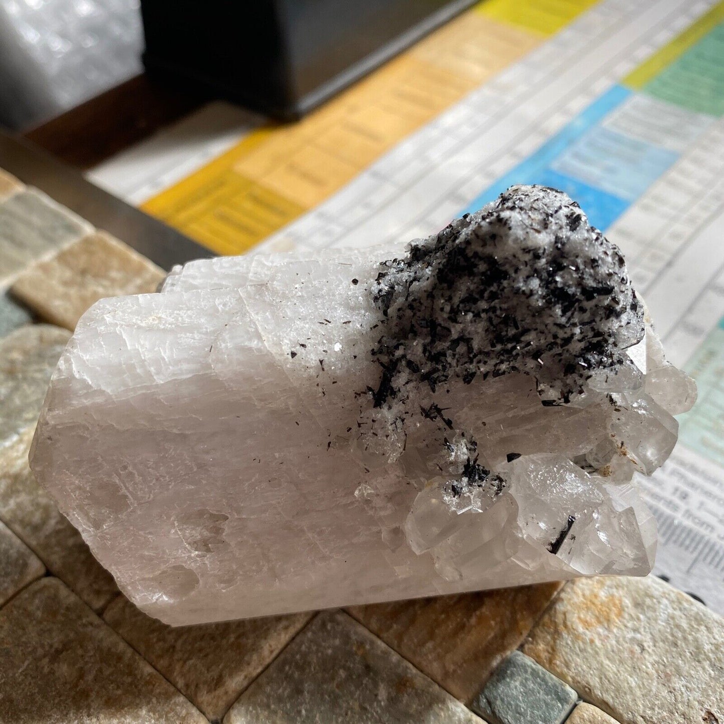 ORTHOCLASE JUMELAGE AVEC SCHORL & QUARTZ BEAU SPECIMEN 240g MF6785