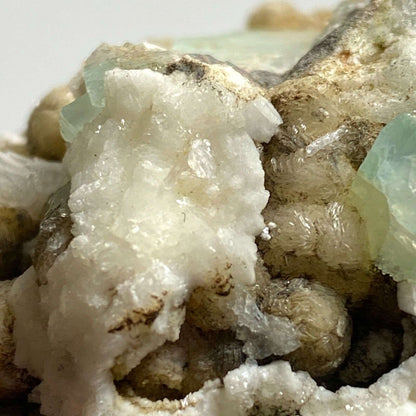 APOPHYLLITE WITH OTHER ZEOLITES  FROM INDIA 207g  MF3145