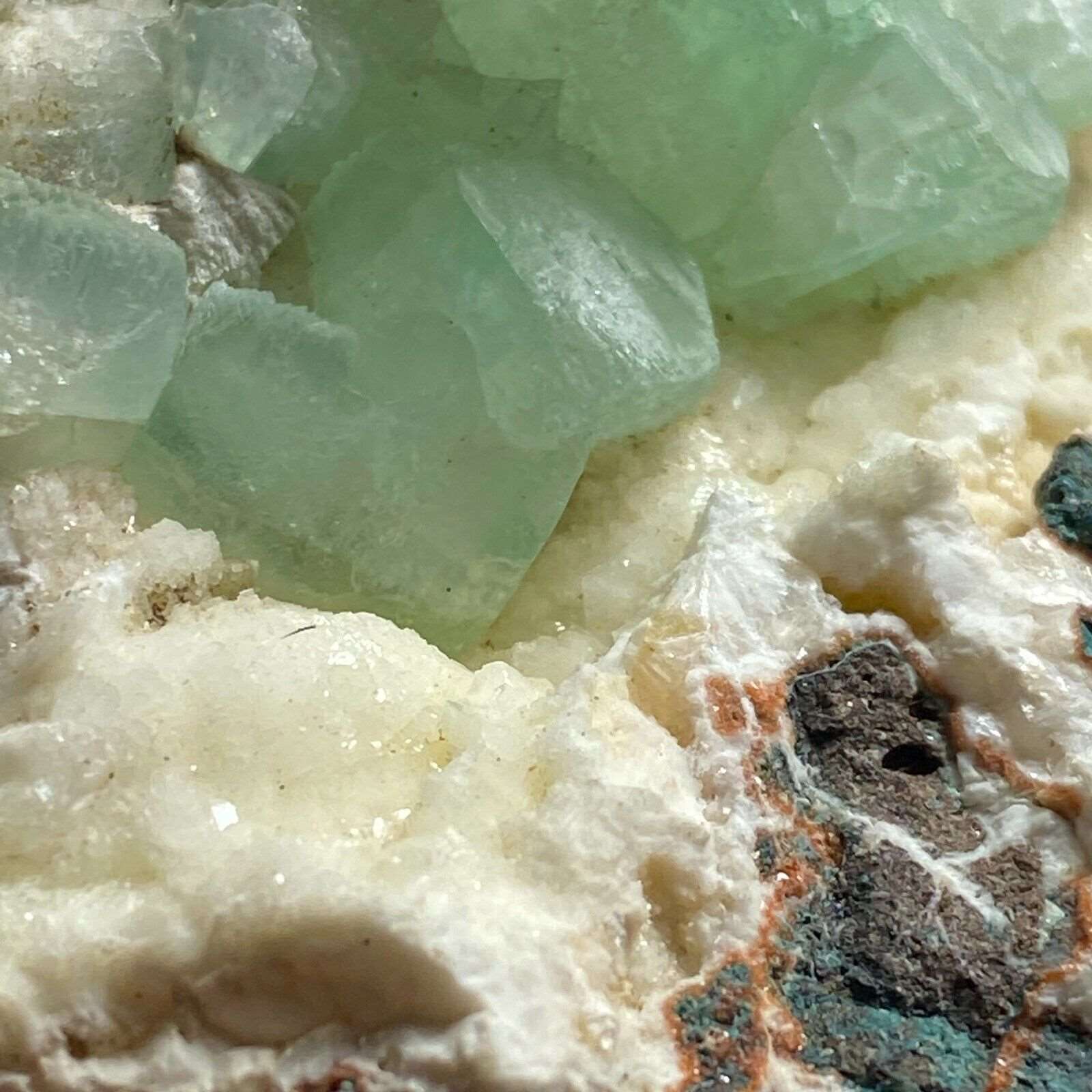 APOPHYLLITE WITH OTHER ZEOLITES  FROM INDIA 207g  MF3145