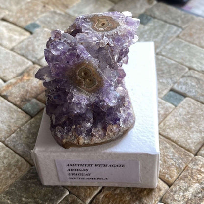 AMETHYST/AGATE UNUSUAL PIECE FROM ARTIGAS, URUGUAY 104g MF1066