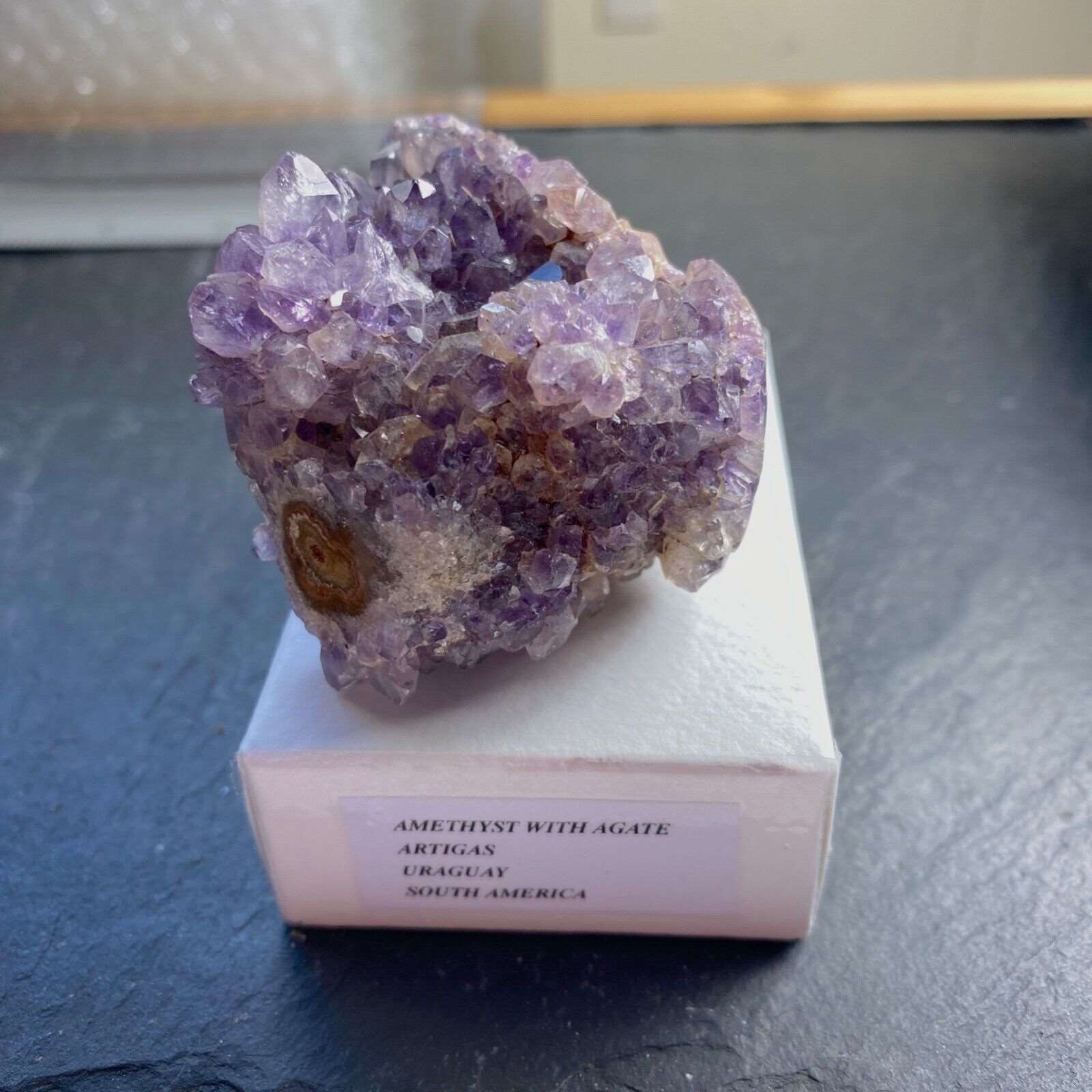 AMETHYST/AGATE UNUSUAL PIECE FROM ARTIGAS, URUGUAY 104g MF1066