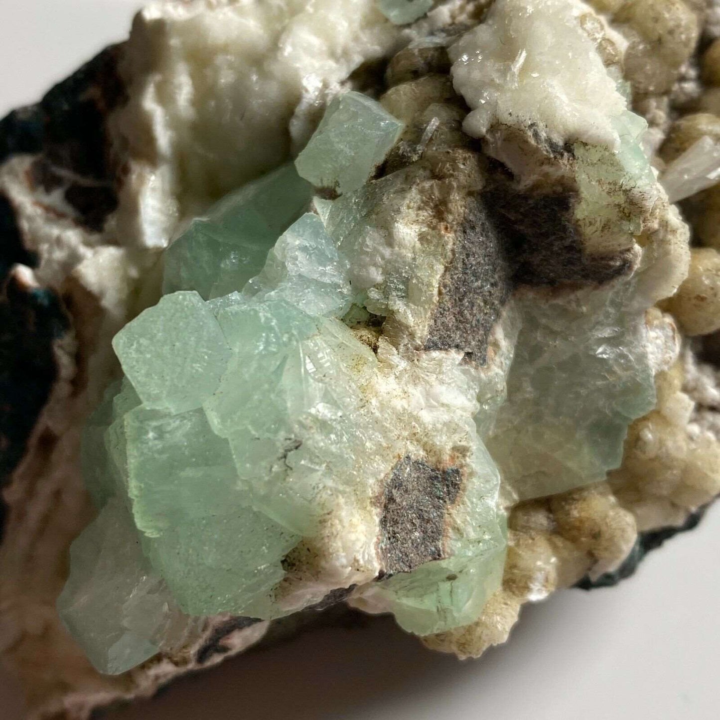 APOPHYLLITE WITH OTHER ZEOLITES  FROM INDIA 207g  MF3145