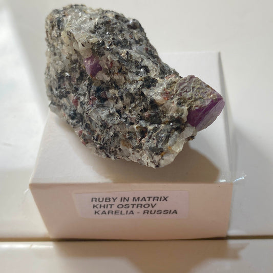 RUBY CORUNDUM IN MATRIX : KHIT OSTROV, KARENA, RUSSIA. 52g vMF5193
