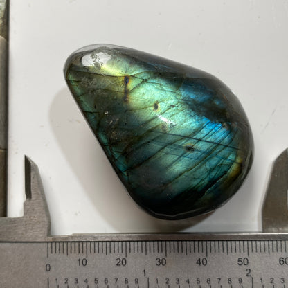 LABRADORITE [PLAGIOCLASSE] : AMPANINY DISTRICT, ALSIMO-ANDREFANA, MADAGASCAR  55g MF4553