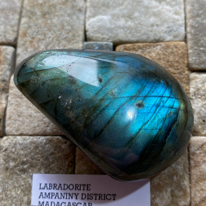 LABRADORITE [PLAGIOCLASSE] : AMPANINY DISTRICT, ALSIMO-ANDREFANA, MADAGASCAR  55g MF4553