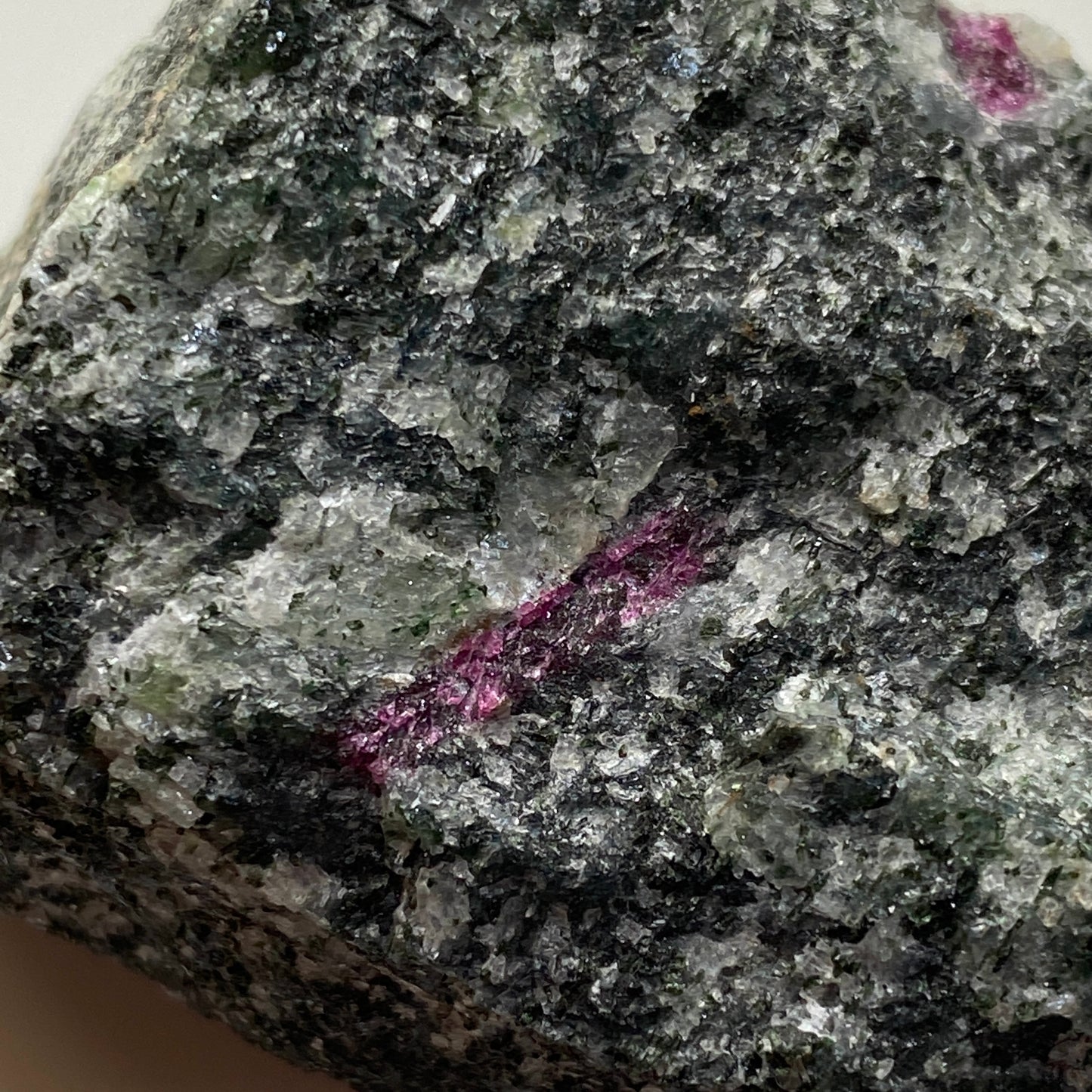 RUBY CORUNDUM [ETC] IN CHARNOCKITIC "GRANITE" : KARNATAKA, INDIA 86g MF4554