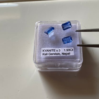 KYANITE NATURAL MINED GEMSTONES x 3 - KALI GANDAKI GORGE, NEPAL 1.93Ct MFG5349