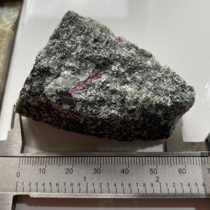 RUBY CORUNDUM [ETC] IN CHARNOCKITIC "GRANITE" : KARNATAKA, INDIA 86g MF4554