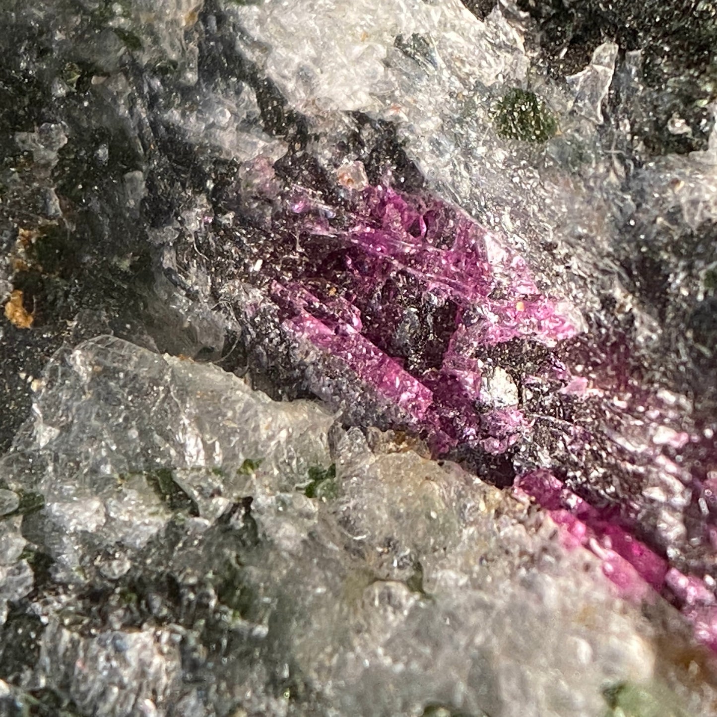 RUBY CORUNDUM [ETC] IN CHARNOCKITIC "GRANITE" : KARNATAKA, INDIA 86g MF4554