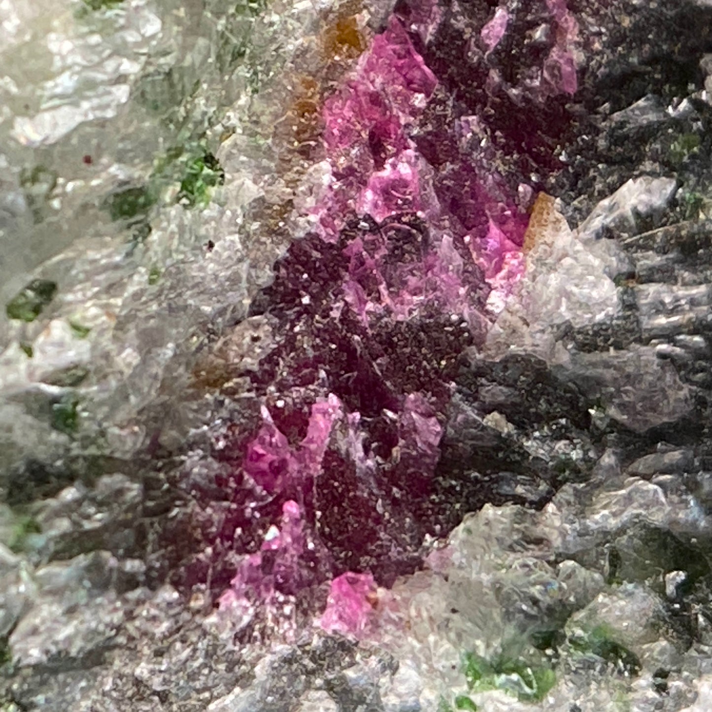 RUBY CORUNDUM [ETC] IN CHARNOCKITIC "GRANITE" : KARNATAKA, INDIA 86g MF4554