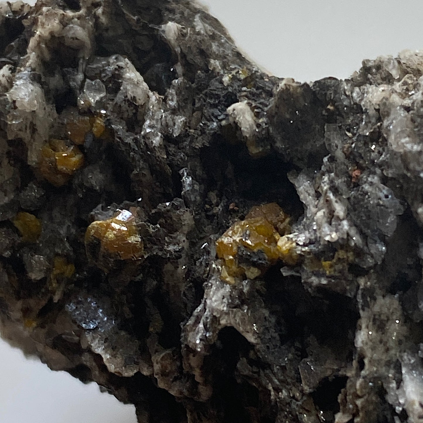 WULFENITE [ETC] ON BARYTE : LES O MINE, DRAA-TAFILALET, MOROCCO. 58g MF5196