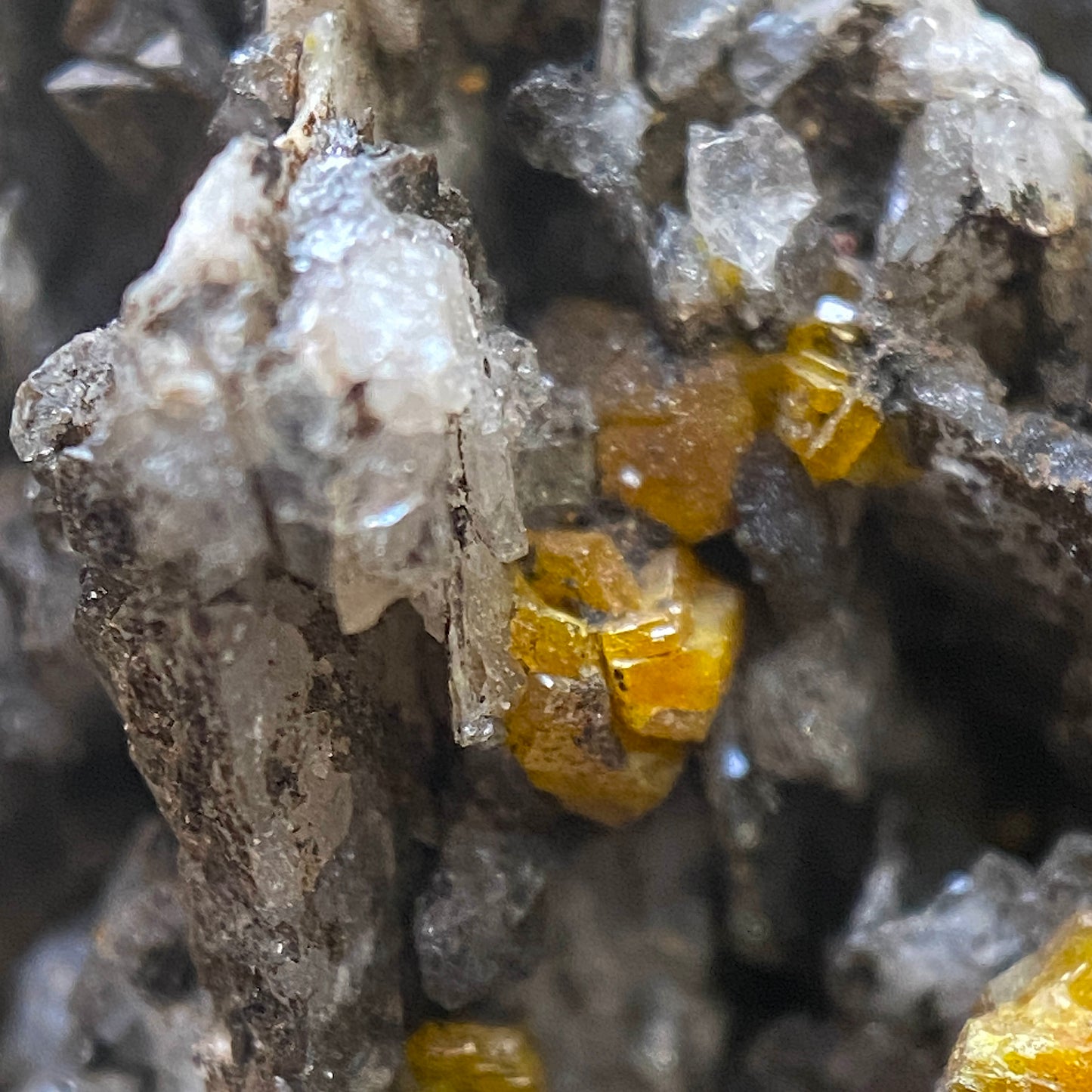 WULFENITE [ETC] ON BARYTE : LES O MINE, DRAA-TAFILALET, MOROCCO. 58g MF5196