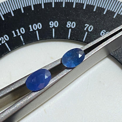 SAPPHIRE CORUNDUM GEMSTONES x 2 : RATNAPURA, SRI LANKA. 0.80Ct. MFG5475