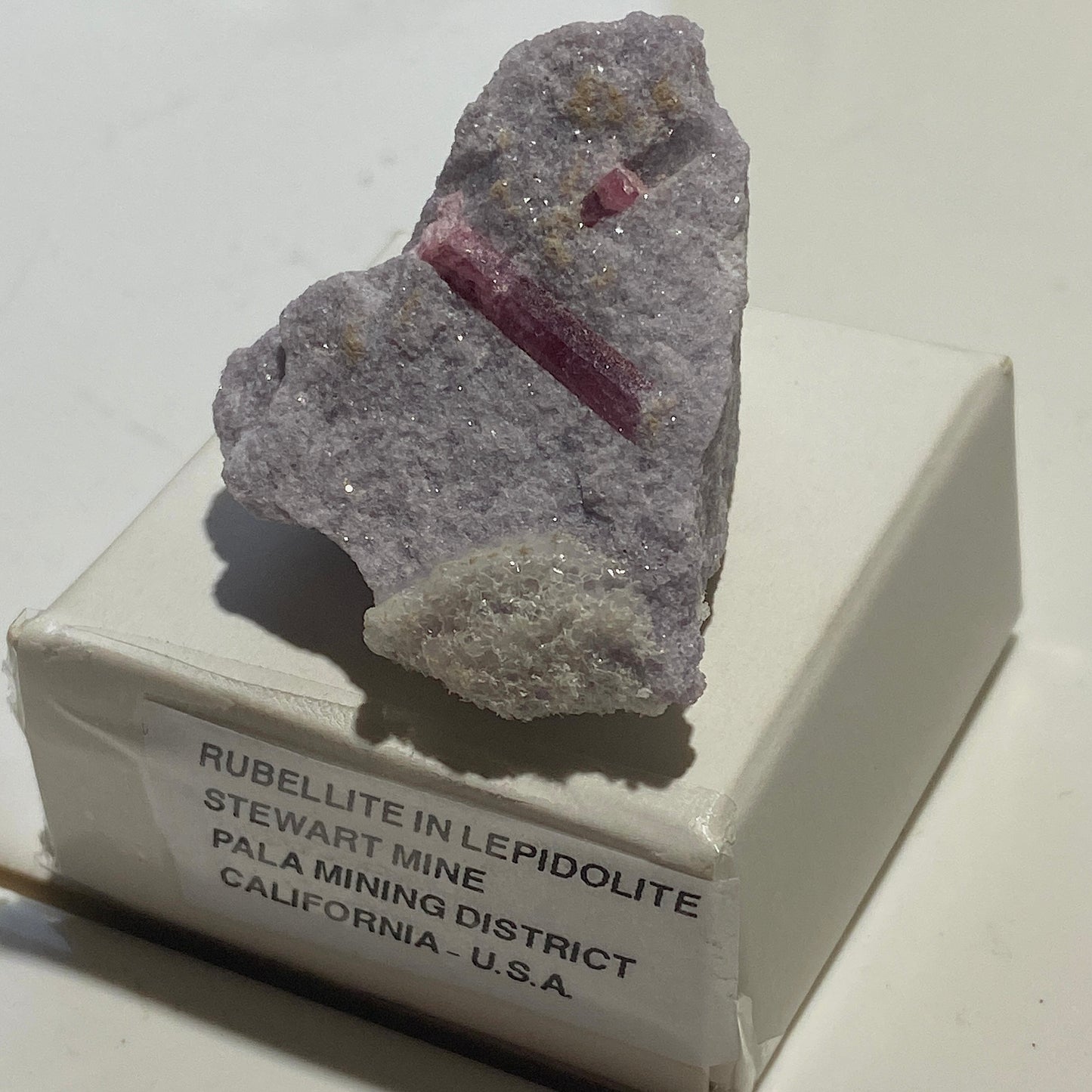 RUBELLITE TOURMALINE IN LEPIDOLITE : STEWART MINE, SAN DIEGO, CALIFORNIA 17g MF5203