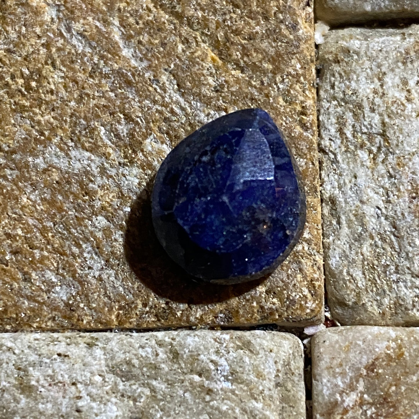 SAPPHIRE CORUNDUM COARSE NATURAL GEMSTONE : NORTHERN CAPE, SOUTH AFRICA 6.55Ct MFG5480