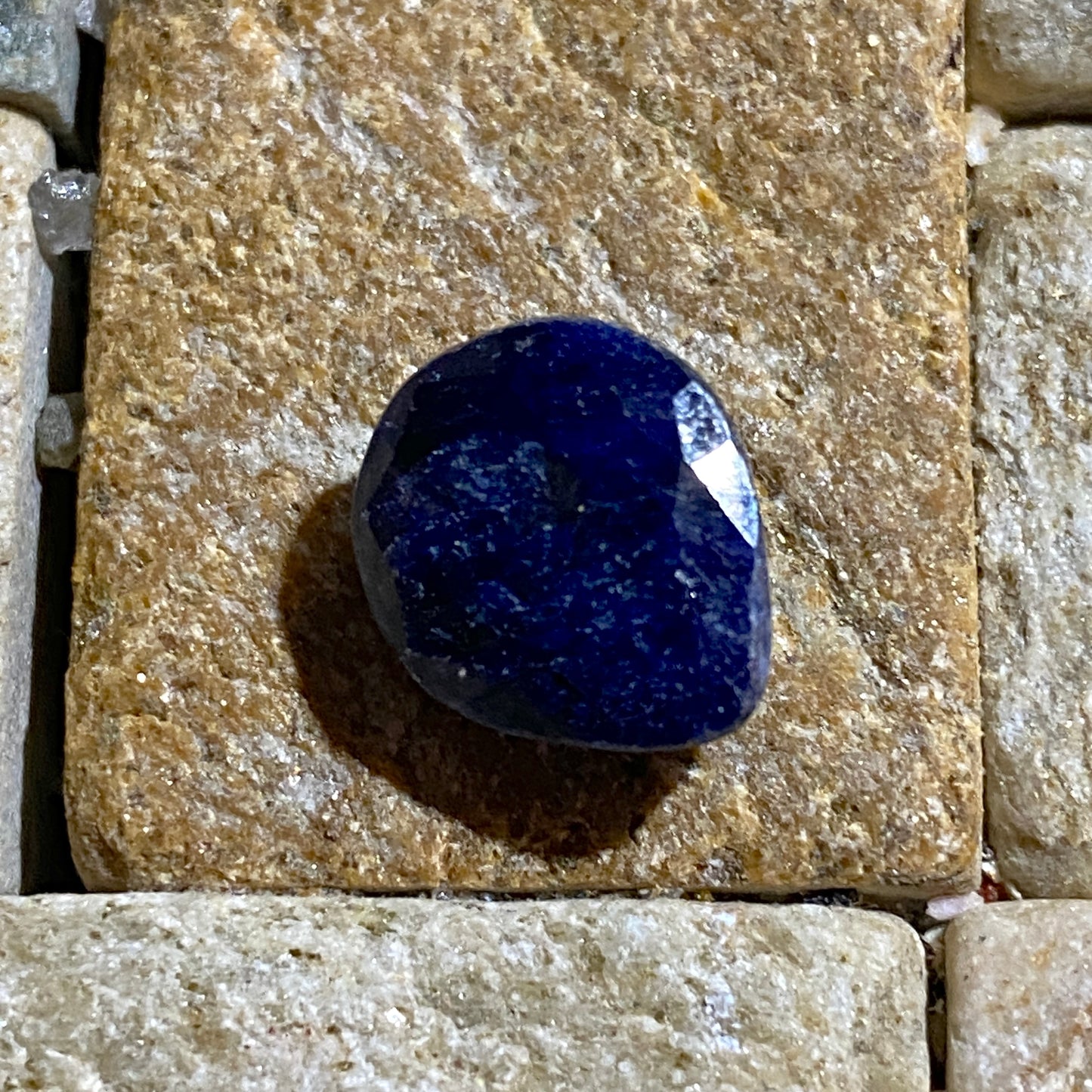 SAPPHIRE CORUNDUM COARSE NATURAL GEMSTONE : NORTHERN CAPE, SOUTH AFRICA 6.55Ct MFG5480