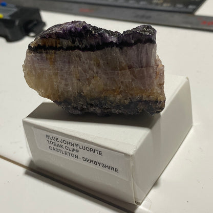 BLUE JOHN FLUORITE : TREAK CLIFF, CASTLETON, DERBYSHIRE  49g MF5205