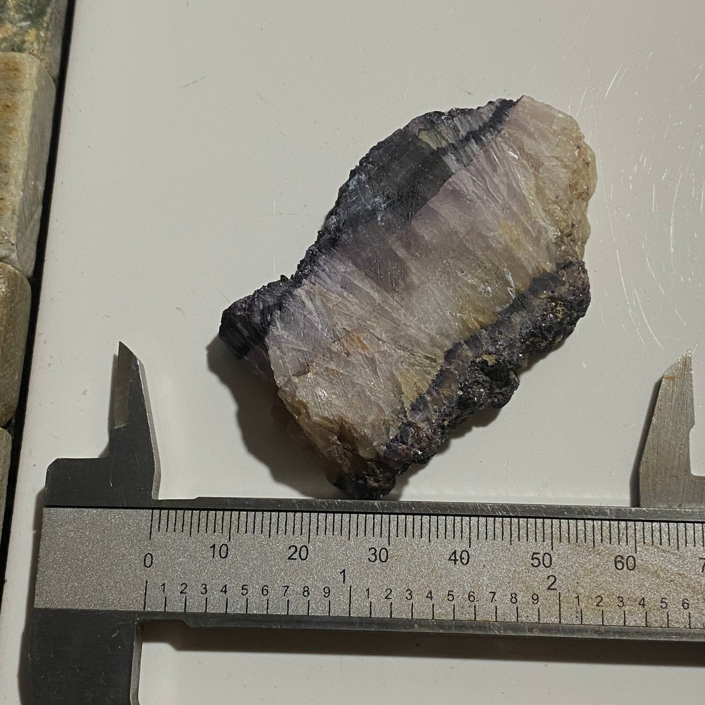 BLUE JOHN FLUORITE : TREAK CLIFF, CASTLETON, DERBYSHIRE  49g MF5205