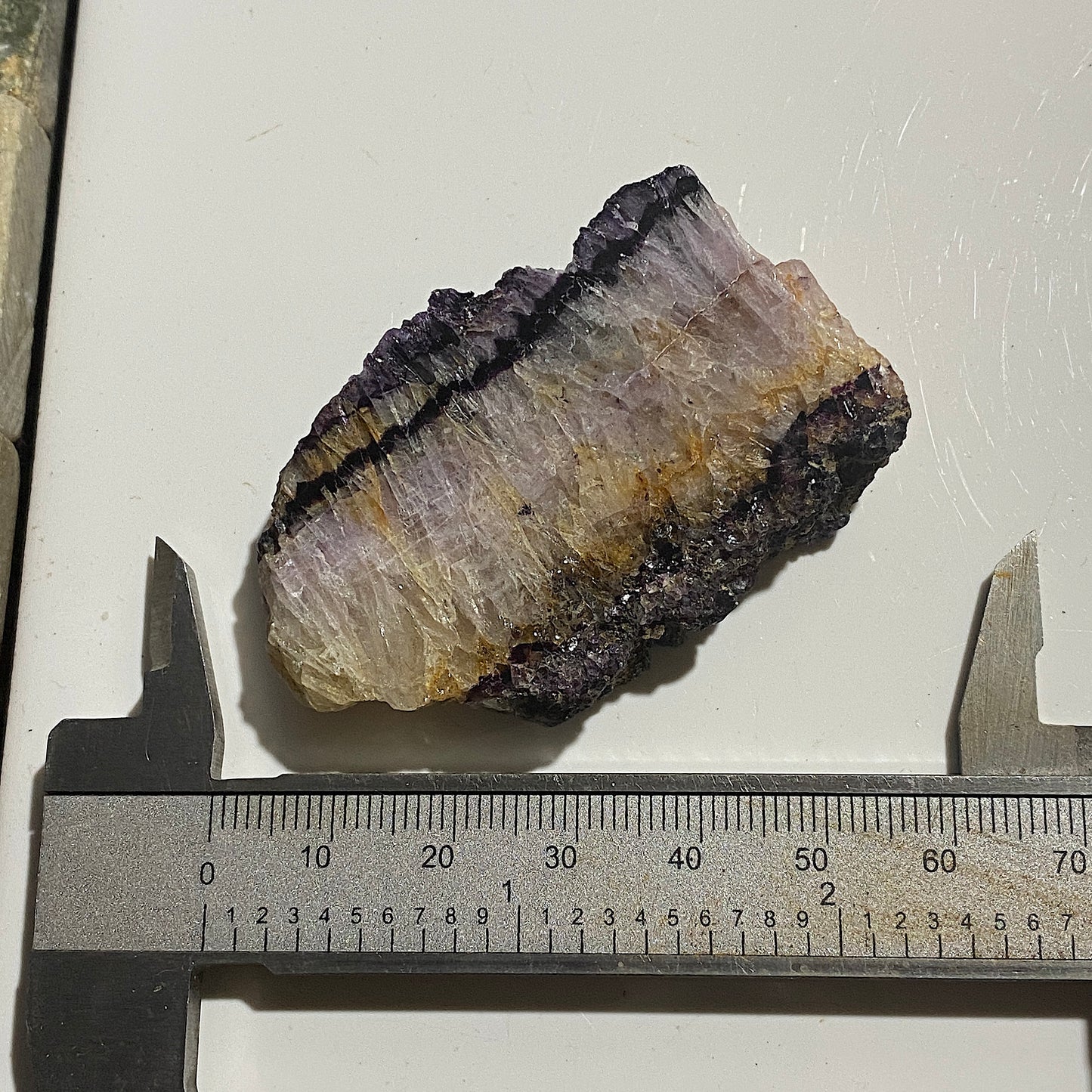 BLUE JOHN FLUORITE : TREAK CLIFF, CASTLETON, DERBYSHIRE  49g MF5205