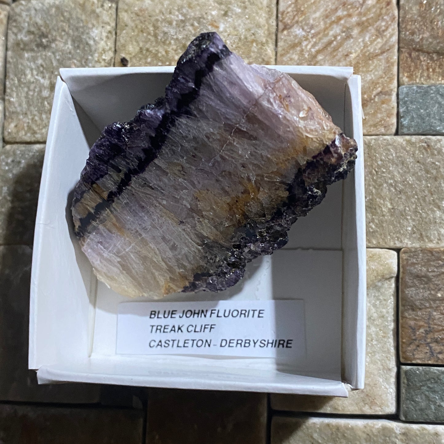 BLUE JOHN FLUORITE : TREAK CLIFF, CASTLETON, DERBYSHIRE  49g MF5205