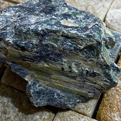 LIZARDITE - GWENDREATH QUARRY, KENNACK, CORNWALL, ENGLAND. 30g MF4212