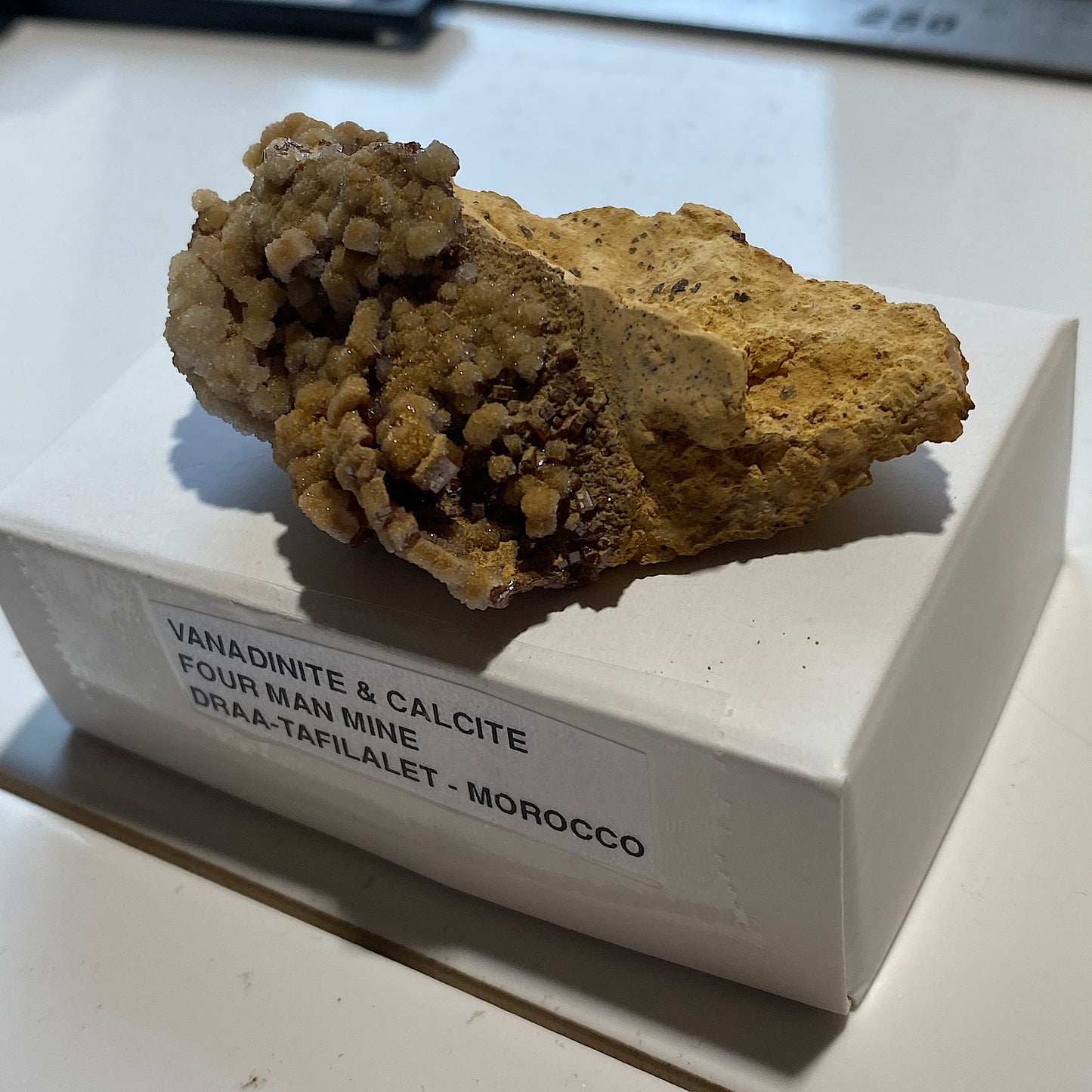 VANADINITE/CALCITE [ETC] : FOUR MAN MINE, DRAA-TAFILALET, MOROCCO. 38g MF5220