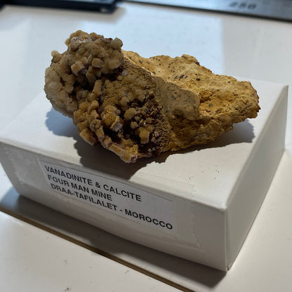 VANADINITE/CALCITE [ETC] : FOUR MAN MINE, DRAA-TAFILALET, MOROCCO. 38g MF5220