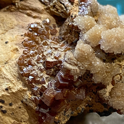 VANADINITE/CALCITE [ETC] : FOUR MAN MINE, DRAA-TAFILALET, MOROCCO. 38g MF5220