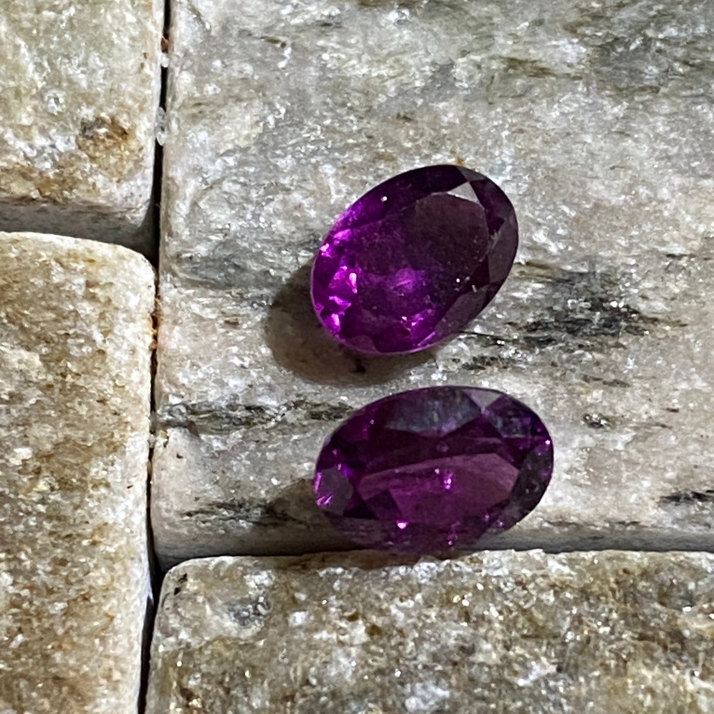 ALMANDINE GARNET NATURAL GEMSTONES x PAIR : HARTS RANGE, NORTHERN TERRITORY, AUSTRALIA 1.92Ct MFG5494Y, AUSTRALIA