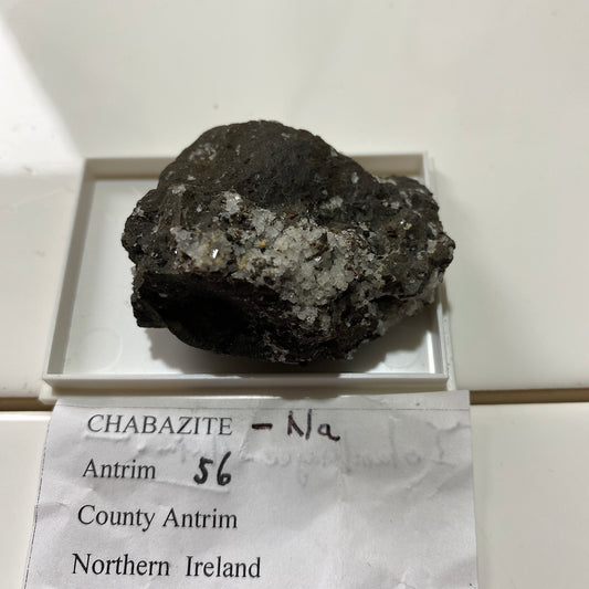 CHABAZITE -Na : ISLANDMAGEE, CO ANTRIM, NORTHERN IRELAND, U.K. 36g MF4218