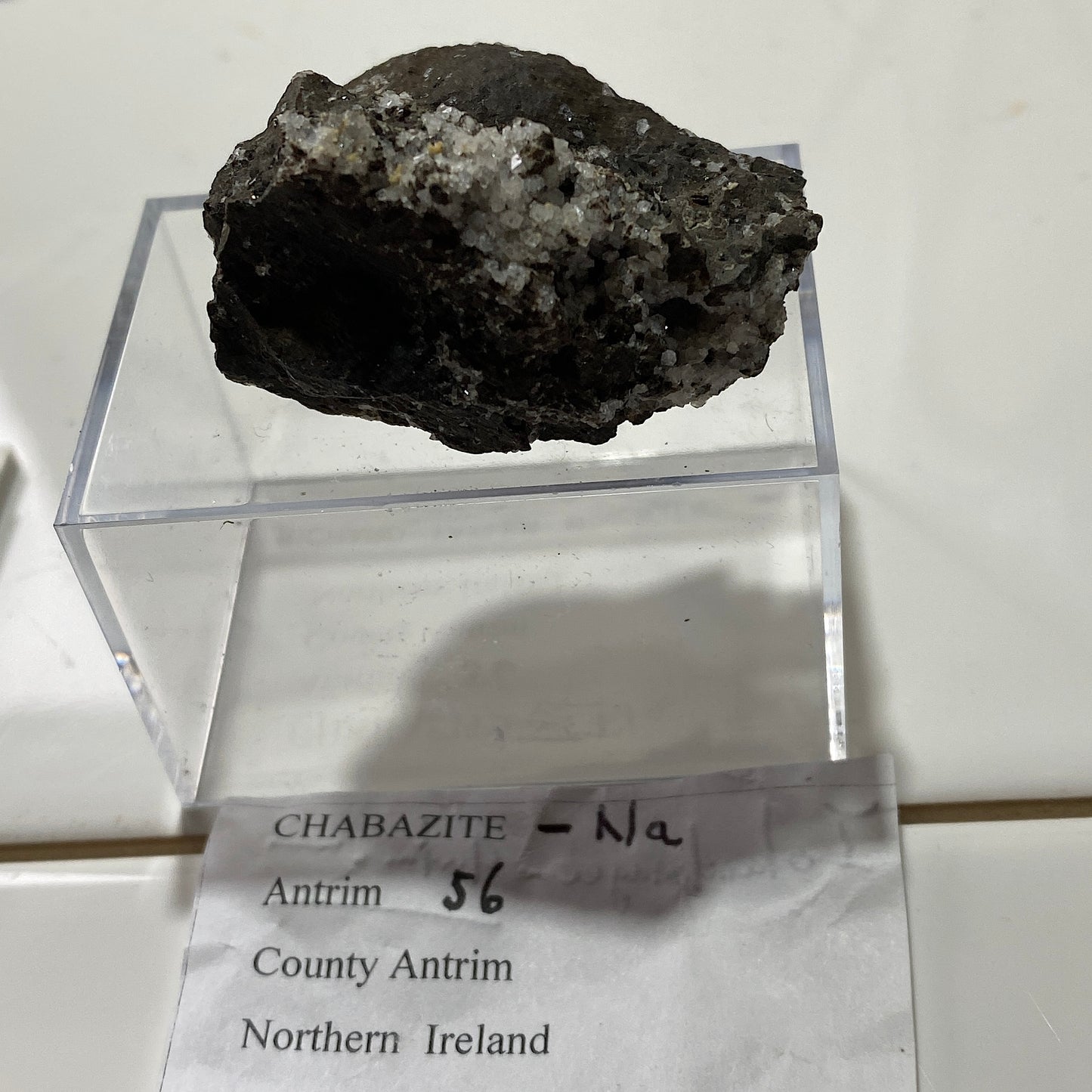 CHABAZITE -Na : ISLANDMAGEE, CO ANTRIM, NORTHERN IRELAND, U.K. 36g MF4218