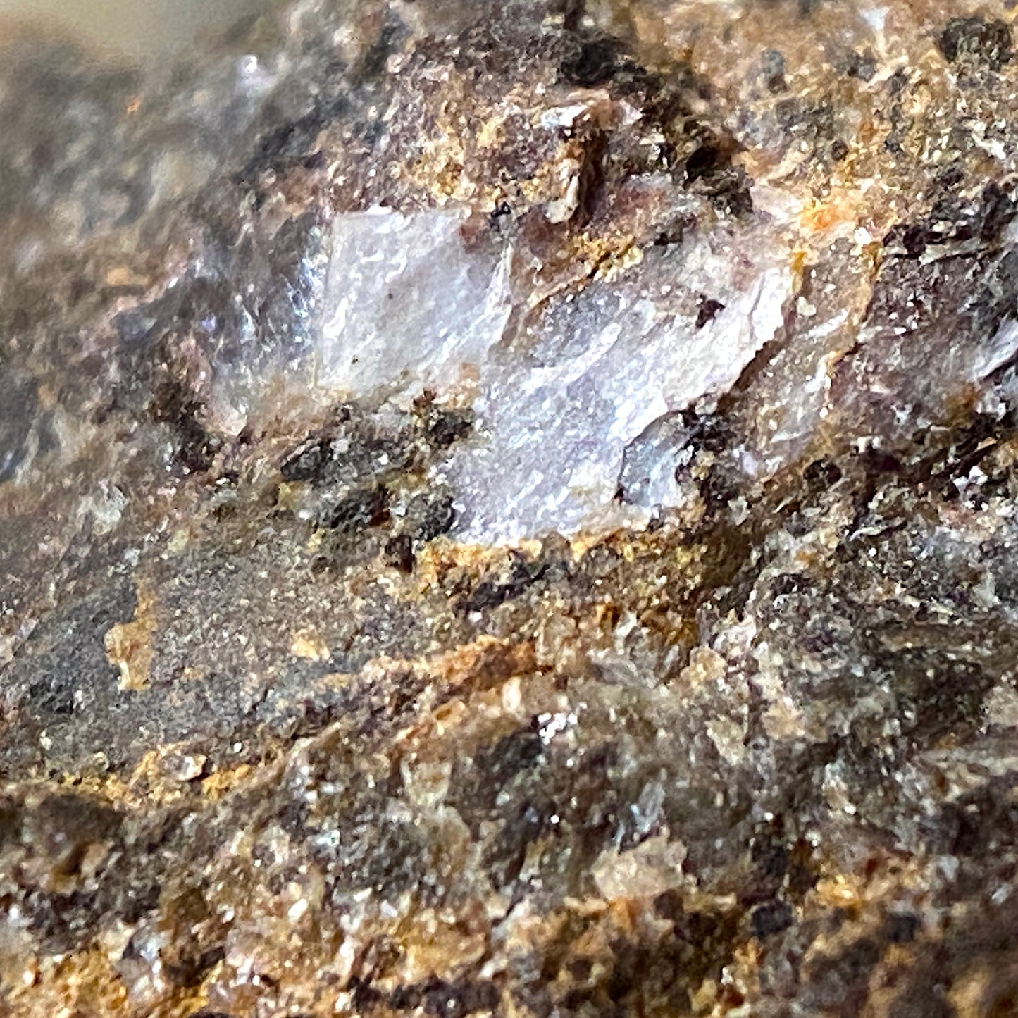 BANALSITE ETC ON MATRIX : BENALT MINE, RHIW, WALES. 48g MF1560