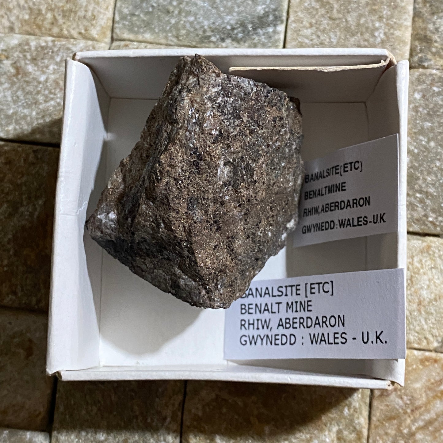 BANALSITE ETC ON MATRIX : BENALT MINE, RHIW, WALES. 48g MF1560