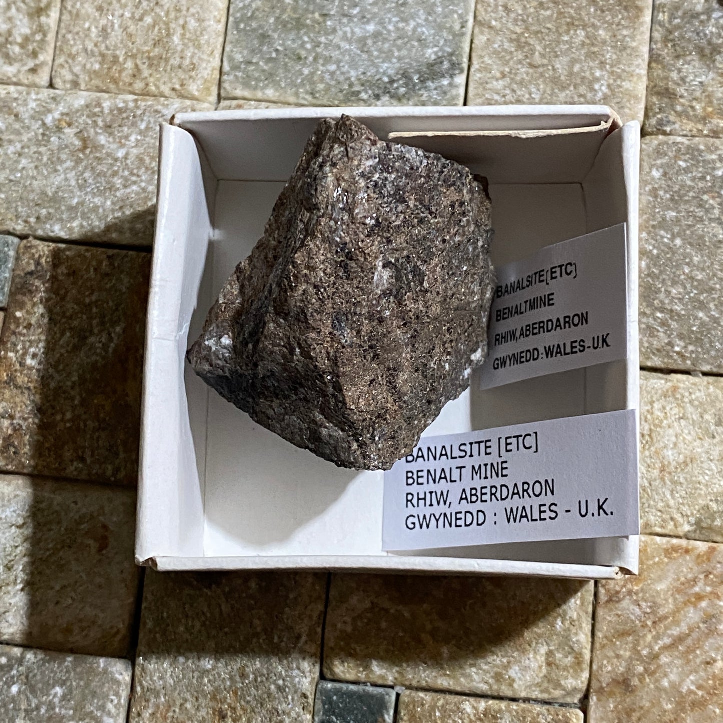 BANALSITE ETC ON MATRIX : BENALT MINE, RHIW, WALES. 48g MF1560